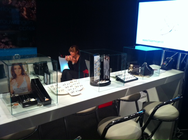 Presentatie van Juwelier Haarmeijer uit Raalte op trouwbeurs