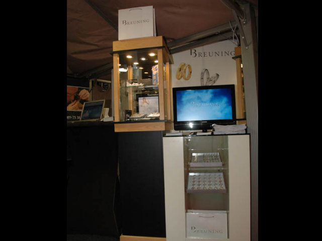 Presentatie van juwelier Frank Hellinx uit Hoeselt op trouwbeurs
