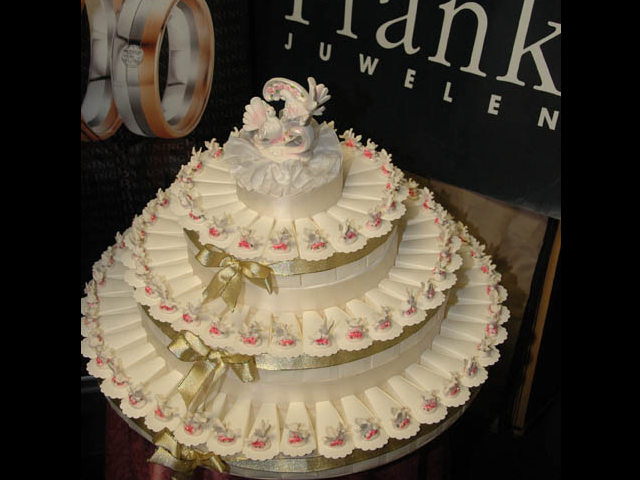 Presentatie van juwelier Frank Hellinx uit Hoeselt op trouwbeurs