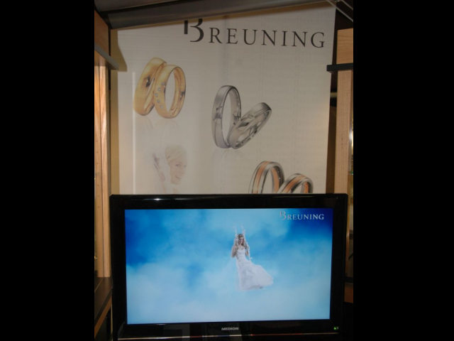 Presentatie van juwelier Frank Hellinx uit Hoeselt op trouwbeurs