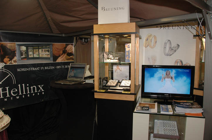 Presentatie van juwelier Frank Hellinx uit Hoeselt op trouwbeurs