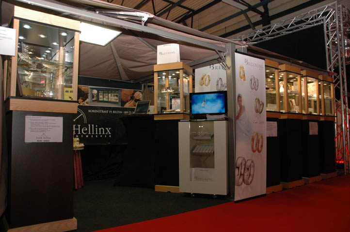 Presentatie van juwelier Frank Hellinx uit Hoeselt op trouwbeurs