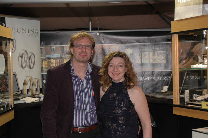 Presentatie van juwelier Frank Hellinx uit Hoeselt op trouwbeurs